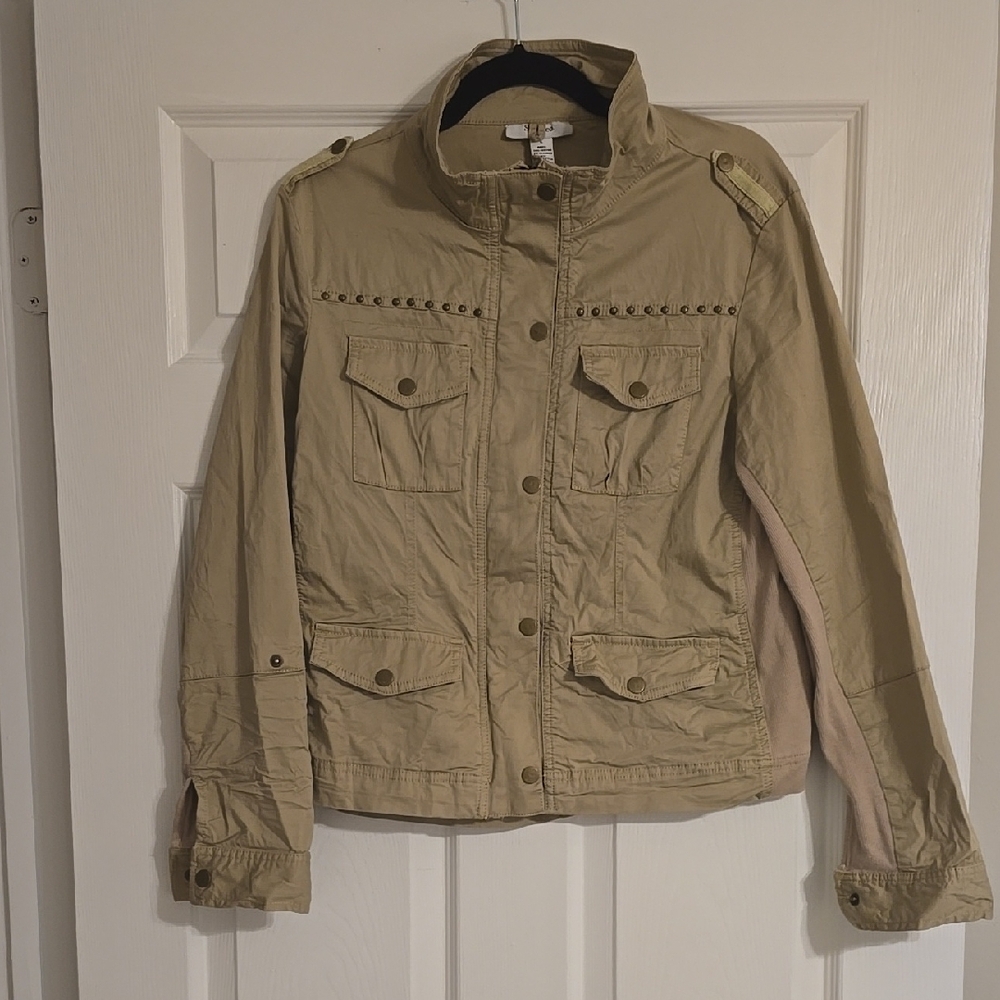 Tan Utility Jacket with Military Style and Lightweight Fabric